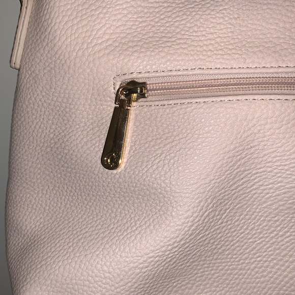 Cream Faux Leather Gold Trim Crossbody Shoulder Bag Charming Charlie’s - Picture 9 of 11